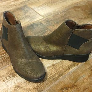 NWOT Clarks Metallic Bronze Cloudsteppers